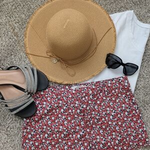 ✨ H&M L.O.G.G. Floral Shorts – Women’s Size 6 ✨